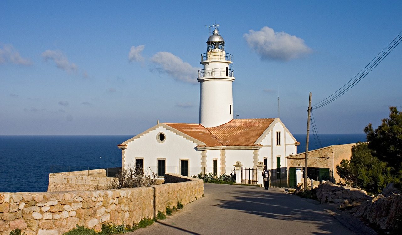 lighthouse, mallorca, balearics-957262.jpg